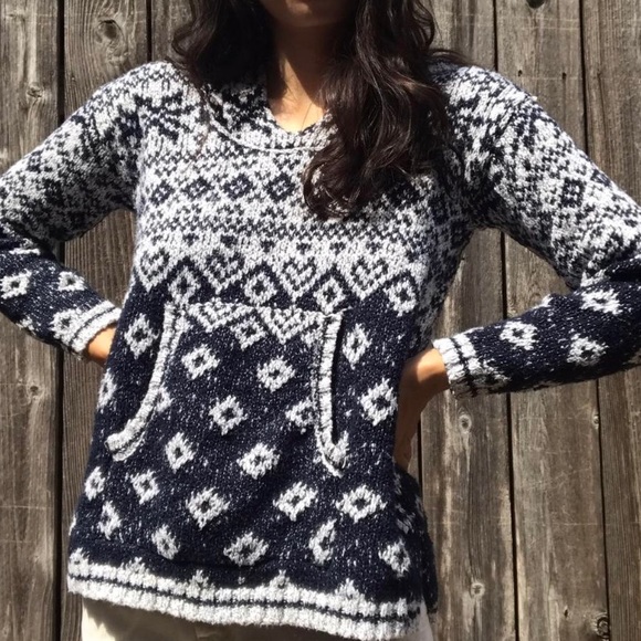 ⛸ hooded thick knit sweater with front pocket and winter pattern - Picture 1 of 3